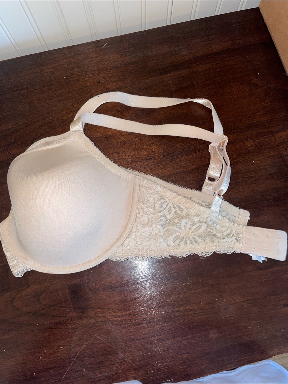 Wacoal Cream Lace-Trim Molded Cup Bra
